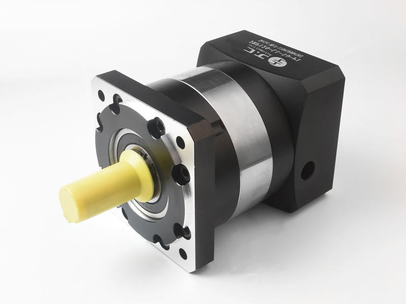 行星減速機(jī)廠家組織羽毛球戶外活動(dòng)